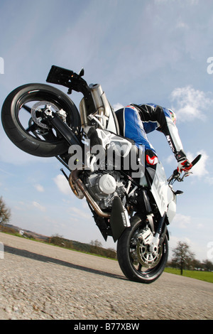 Moto, KTM 990 Super Duke, stoppie Banque D'Images