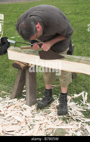 La démonstration de l'homme et de l'artisanat outils menuiserie traditionnelle Banque D'Images