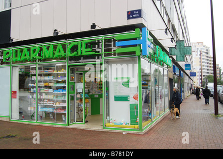 Pharmacie locale, une pharmacie de la rue de Paris Lille France Banque D'Images