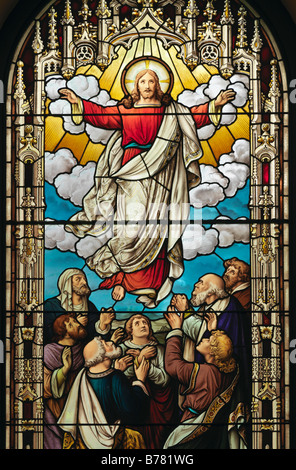 Vitraux dans une église montrant l'ascension de Jésus-Christ Banque D'Images