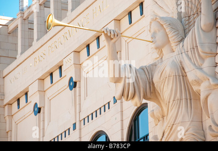 Il ange sur façade de la Bass Performance Hall dans le centre-ville de Fort Worth Texas Comté de Tarrant USA Banque D'Images