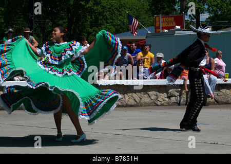 Danse traditionnelle mexicaine affichée à la fête de la cerise Banque D'Images