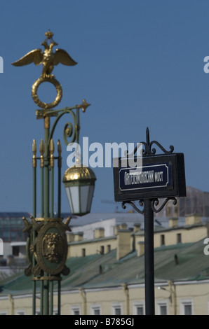 Close up of haut de lampe de rue sur Panteleimonovsky Bridge à Saint-Pétersbourg, Russie. Banque D'Images