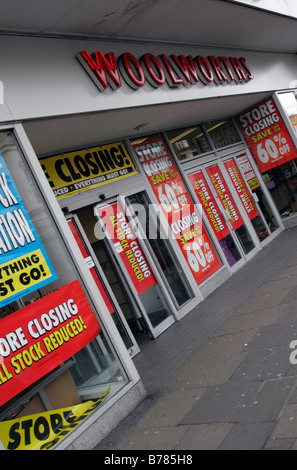 Le magasin Woolworths Swiss Cottage façade sur London Finchley Road. Banque D'Images