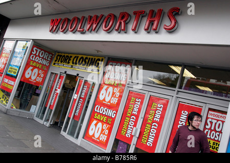 Le magasin Woolworths Swiss Cottage façade sur London Finchley Road. Banque D'Images