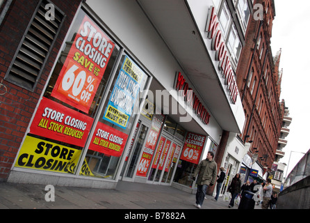 Le magasin Woolworths Swiss Cottage façade sur London Finchley Road. Banque D'Images