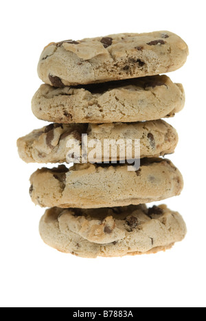 De délicieux cookies aux pépites de chocolat isolé sur fond blanc Banque D'Images