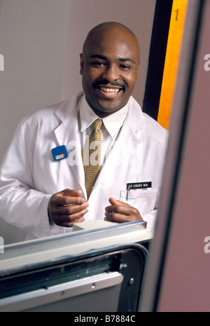 Portrait d'un africain-américain Radiologue Banque D'Images