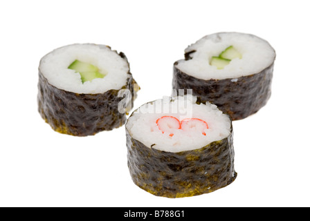 Rouleaux de sushi isolé sur fond blanc Banque D'Images
