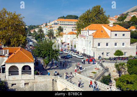 Vue sur les murs et remparts de la vieille ville de Dubrovnik Croatie Banque D'Images