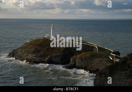 Phare de South Stack, Anglesey, au nord du Pays de Galles. Banque D'Images