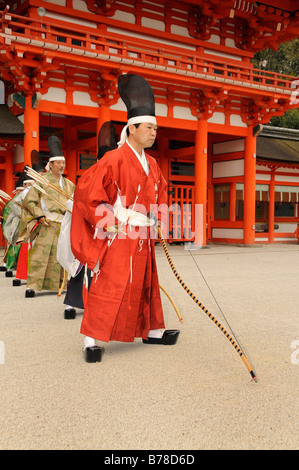 Tir à l'arc, tir à l'arc rituel cérémonial dans Sanctuaire Shimogamo-jinja, Kyoto, Japon, Asie Banque D'Images