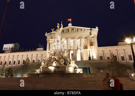 Pallas Athene en face du parlement, Vienne, Autriche, Europe Banque D'Images