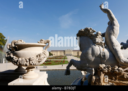 Fontaine de Neptune dans Schoenbrunner Park, parc du château de Schönbrunn, Vienne, Autriche, Europe Banque D'Images