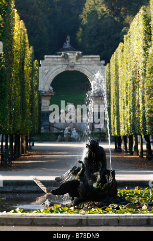 Fontaine en Schoenbrunner Park, parc du château de Schönbrunn, Vienne, Autriche, Europe Banque D'Images