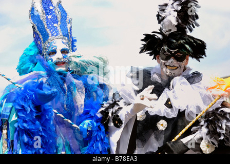 Les artistes de rue habillés avec des costumes et des masques sur la semaine de Kiel 2008, Kiel, Schleswig-Holstein Banque D'Images