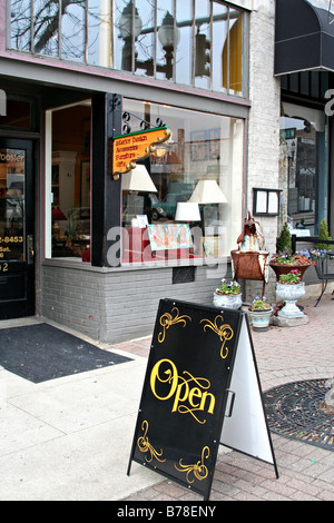 Magasin d'antiquités rue Elm Greensboro en Caroline du Nord Banque D'Images