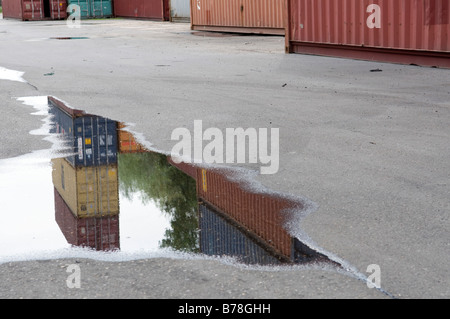 Stuttgart, Port, pile de conteneurs de fret Banque D'Images