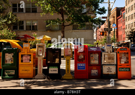 Distributeurs automatiques de journaux à Greenwich Village, New York City, USA, Amérique du Nord Banque D'Images