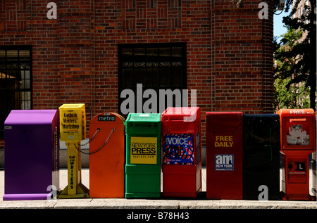 Distributeurs automatiques de journaux à Greenwich Village, New York City, USA, Amérique du Nord Banque D'Images