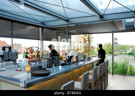 L'hôtel Bayerischer Hof à Promenadeplatz 2-6 square, bar café terrasse de toit à la Blue Spa, centre-ville, Munich, Haute-Bavière, Banque D'Images