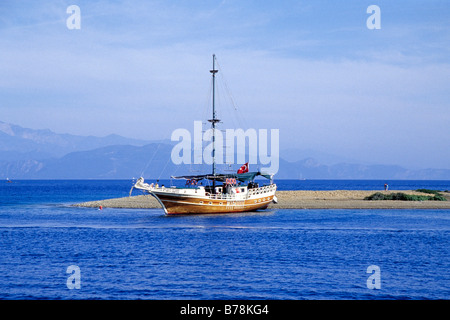 Location sur la plage de Yassica Adalari Island, dans la baie de Fethiye, Province de Mugla, Méditerranée, Turquie Banque D'Images