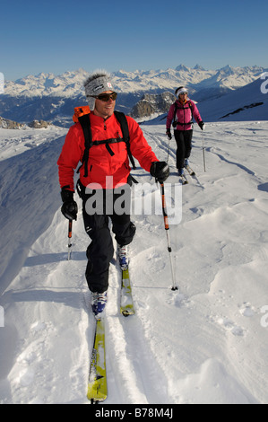 Ski Montagne grimpeurs, les Diableretes, domaine skiable Glacier 3000, Gstaad, à l'ouest des Alpes, haut pays Bernois, Suisse, Europe Banque D'Images