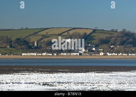 Le village de Llanstephan sur l'estuaire de la Tywi Ferryside Banque D'Images