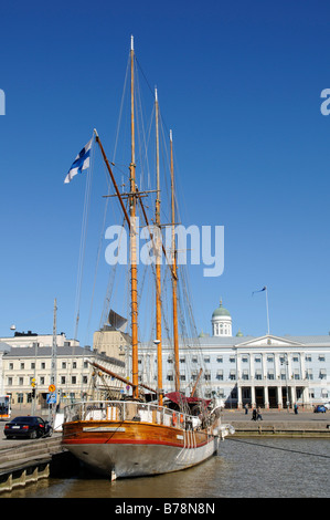 Bateau à voile dans le port d'Helsinki, Finlande, Europe Banque D'Images