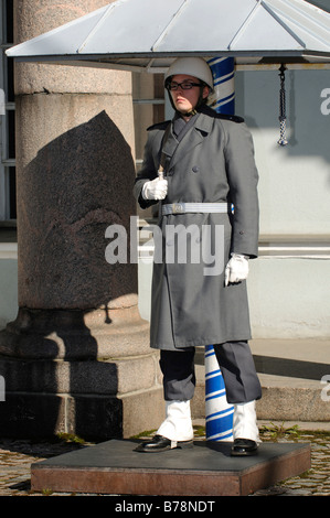 Garde à l'avant du palais présidentiel, Helsinki, Finlande, Europe Banque D'Images