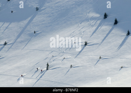 Les randonneurs à ski sur une randonnée sur la montagne de Joel et monter, Laempersberg Wildschoenau, Tyrol, Autriche, Europe Banque D'Images