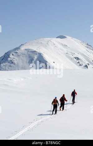 Les randonneurs à ski sur une randonnée sur la montagne de Joel et monter, Laempersberg Wildschoenau, Tyrol, Autriche, Europe Banque D'Images