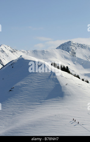 Les randonneurs à ski sur une randonnée sur la montagne de Joel et monter, Laempersberg Wildschoenau, Tyrol, Autriche, Europe Banque D'Images