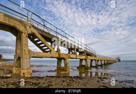 Ancienne jetée à la station de sauvetage à l'île de Wight Bembridge Hampshire Angleterre Banque D'Images