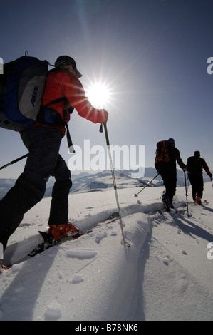 Les randonneurs à ski sur une randonnée sur la montagne de Joel et monter, Laempersberg Wildschoenau, Tyrol, Autriche, Europe Banque D'Images