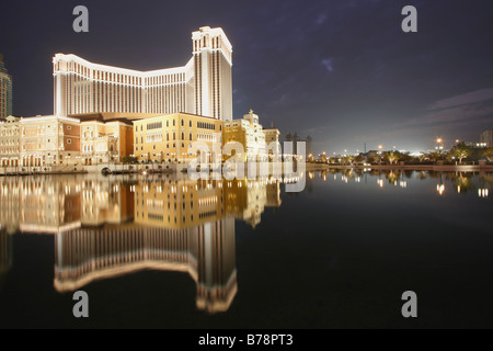 Reflet de l'hôtel Venetian Macao, au crépuscule Banque D'Images