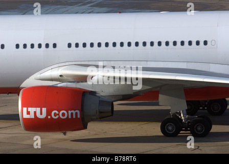 LTU Airlines Airbus A330-223 d'avions de transport de passagers, l'Aéroport International de Düsseldorf, Allemagne. Banque D'Images