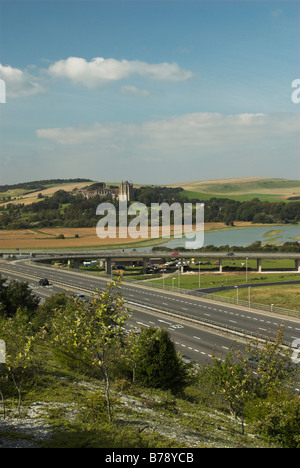 Lancing College, rivière Adur et une partie de l'A27 / A283 informatisé (Shoreham flyover), Sussex de l'Ouest. Banque D'Images