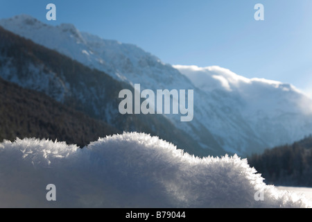 Motif créé par la neige, la glace, le gel, l'ombre et lumière Banque D'Images