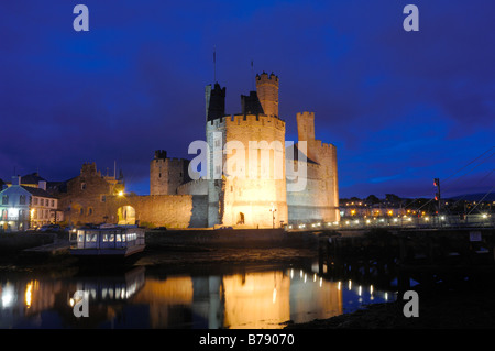 Château de Caernarfon Gwynedd au Pays de Galles UK Europe Banque D'Images