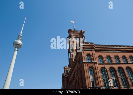 Allemagne, Berlin, Tour de la télévision et de l'hôtel de ville Banque D'Images