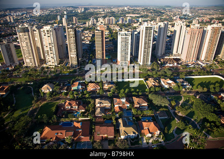 Quartier haut de gamme de la ville de Ribeirão Preto Sao Paulo au Brésil. Développement économique causé par beauté Banque D'Images