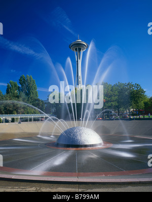 WASHINGTON - Fontaine et Space Needle à Seattle Center. Banque D'Images