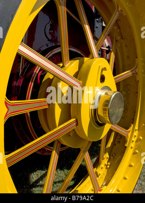 Un détail d'un moteur de traction avec sa roue et moyeu laiton bordée 'out' Peinture Banque D'Images