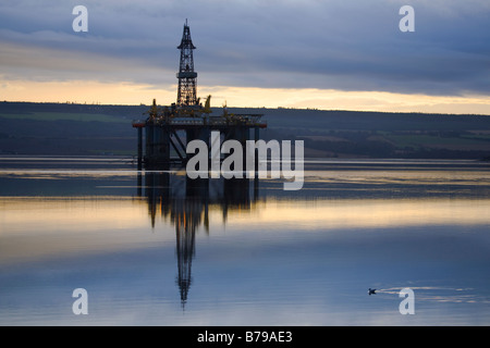 L'ARCTIQUE II GSF, plate-forme pétrolière en estuaire de Cromarty, dans le port d'Invergordon, Ecosse, Royaume-Uni Banque D'Images