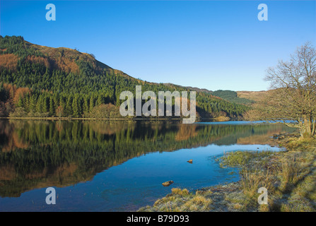 Réflexions sur le Loch Chon nr Aberfoyle bassedu Trossachs national du Loch Lomond et des Trossachs Ecosse Banque D'Images