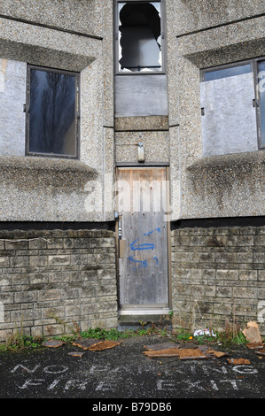 Le Tricorne de quatre étages a été construit dans les années 1970 - et été vandalisées et tombé en ruine. Banque D'Images