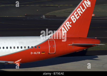 Airbus A320-214 Air Berlin avion de passagers, l'Aéroport International de Düsseldorf, Allemagne. Banque D'Images