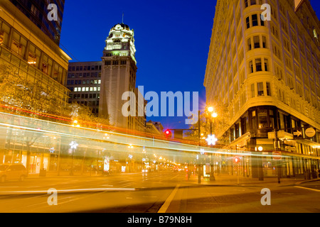 Tôt le matin la circulation sur San Francisco États-unis Marché Banque D'Images