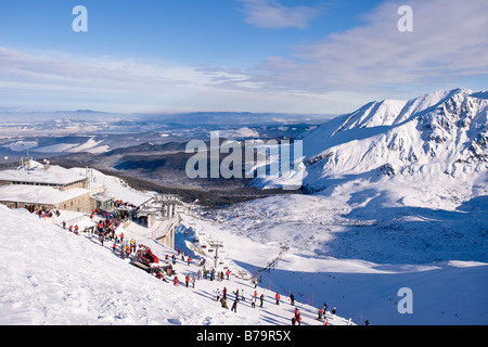 Les vacanciers aiment les sports d'hiver sur les pentes de Kasprowy Wierch Zakopane Tatras Pologne Région Podhale Banque D'Images